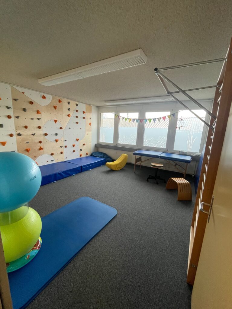 Kletterraum mit Boulderwand