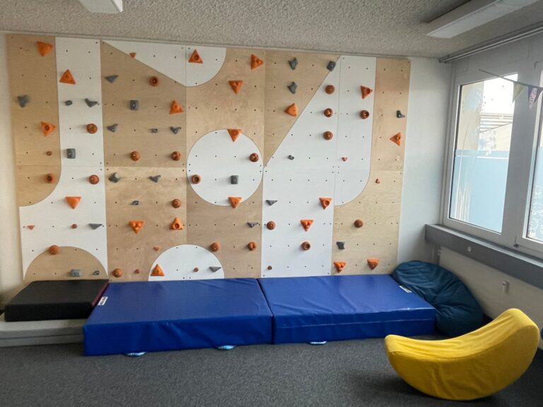 Boulderwand mit Matten